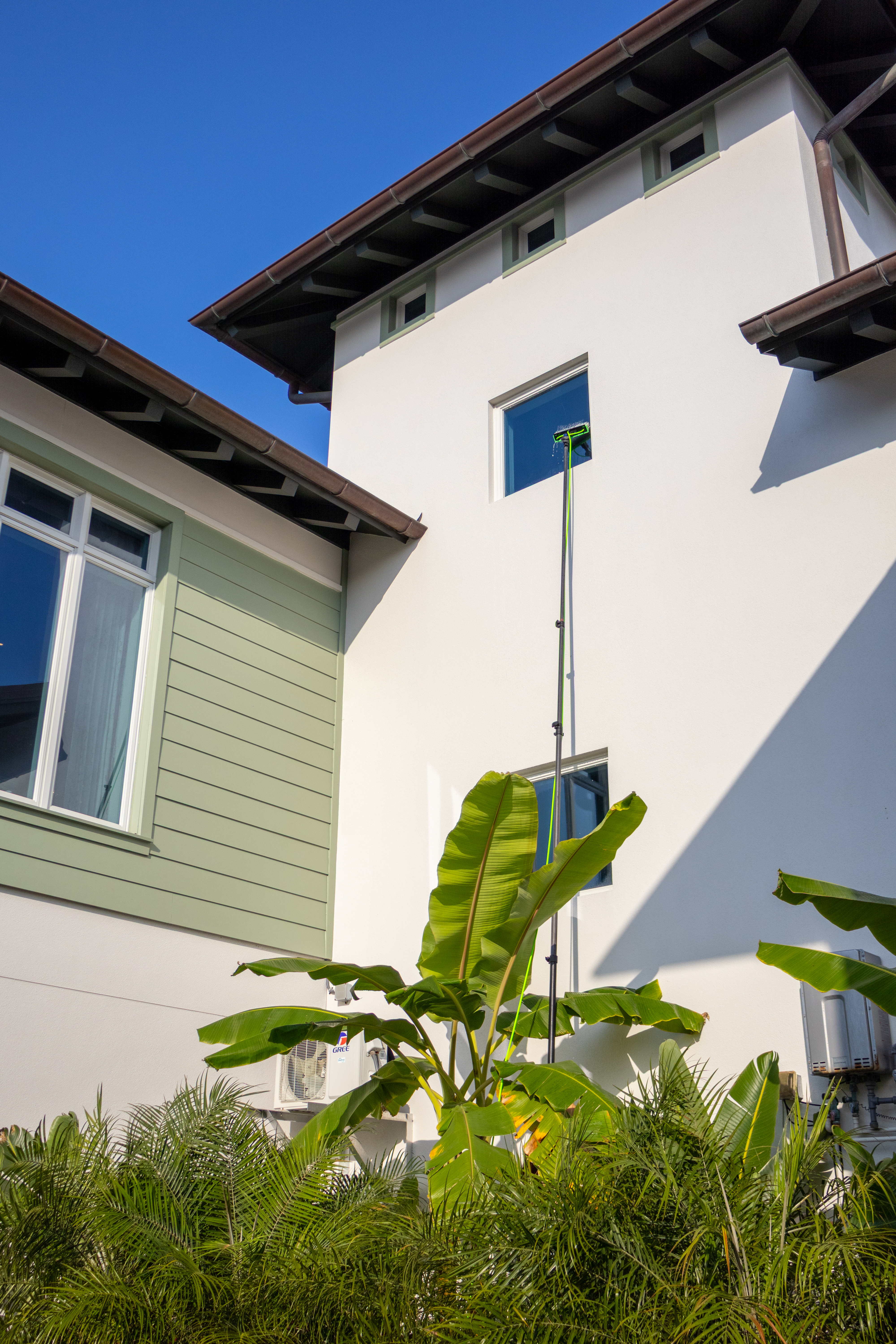 High-reach window cleaning